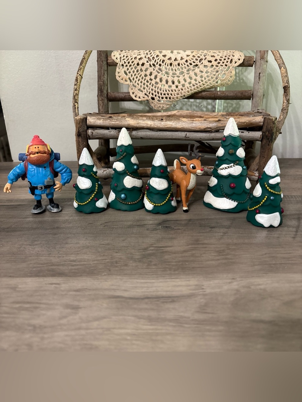 RUDOLPH ISLAND MISFIT CHRISTMAS TREES, YUKON AND RUDOLPH LOT GOOD CONDITION 2003